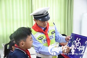 河东交警大队民警走进学校上交通安全教育课