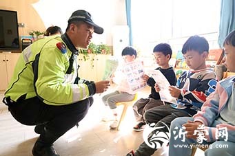 河东大队民警走进辖区童心幼儿园把安全送到孩子身边